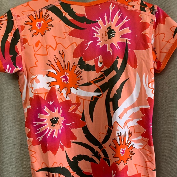 shirt for working out - Picture 3 of 3